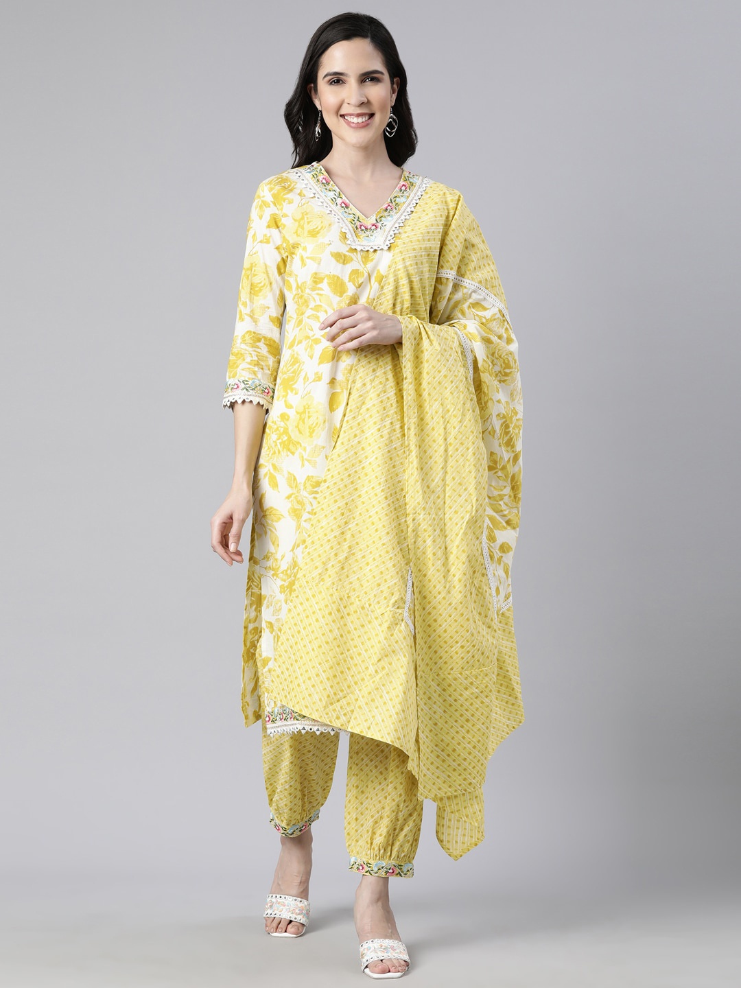 

Neerus Floral Printed Regular Kurta With Salwar & Dupatta, Yellow