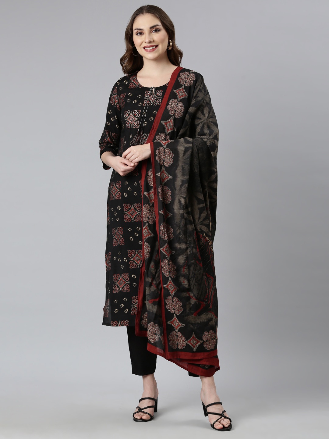 

Neerus Printed Regular Kurta With Palazzos & Dupatta, Black