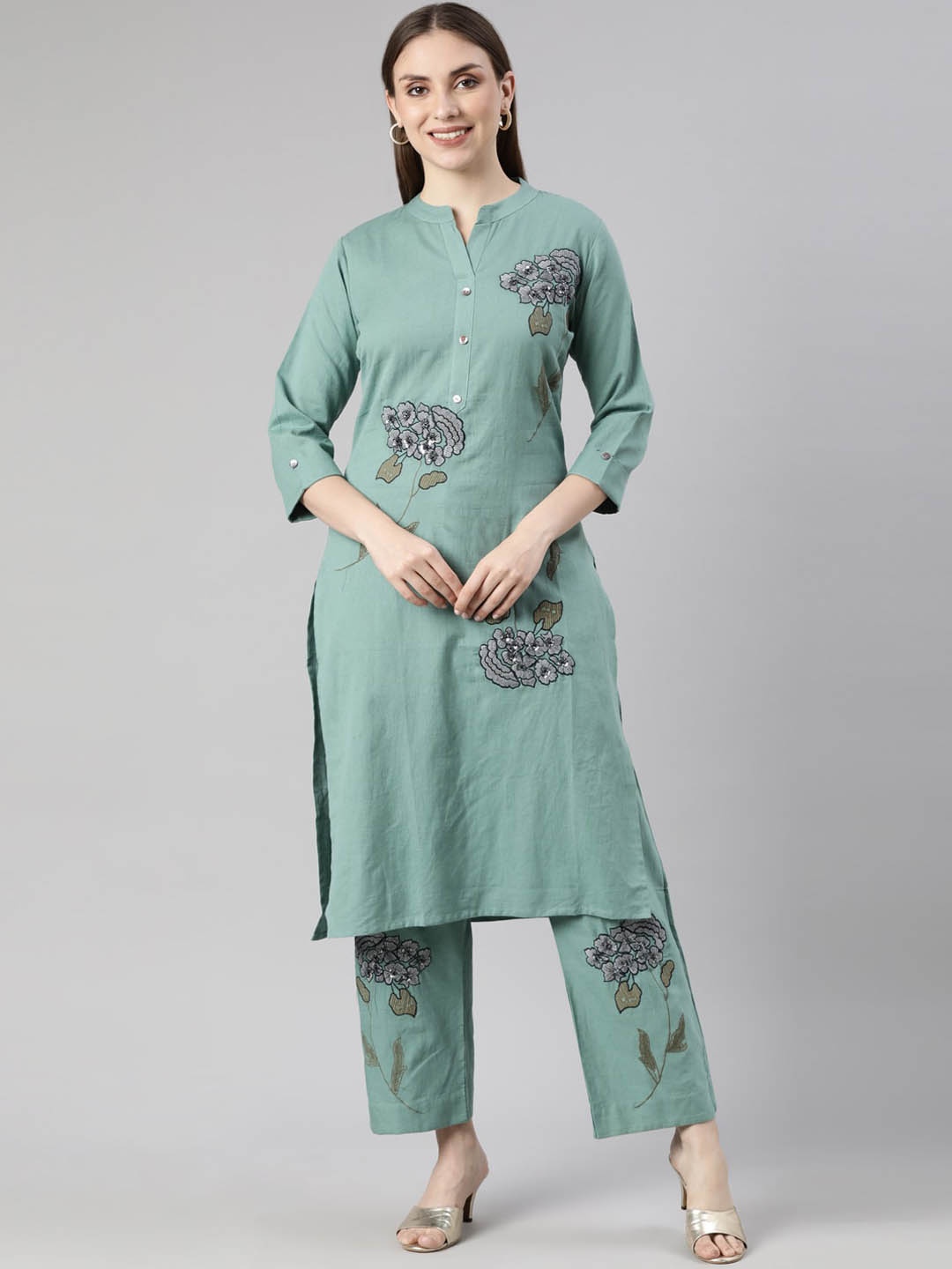 

Neerus Ethnic Motifs Embroidered Mandarin Collar Regular Kurta With Trousers, Blue