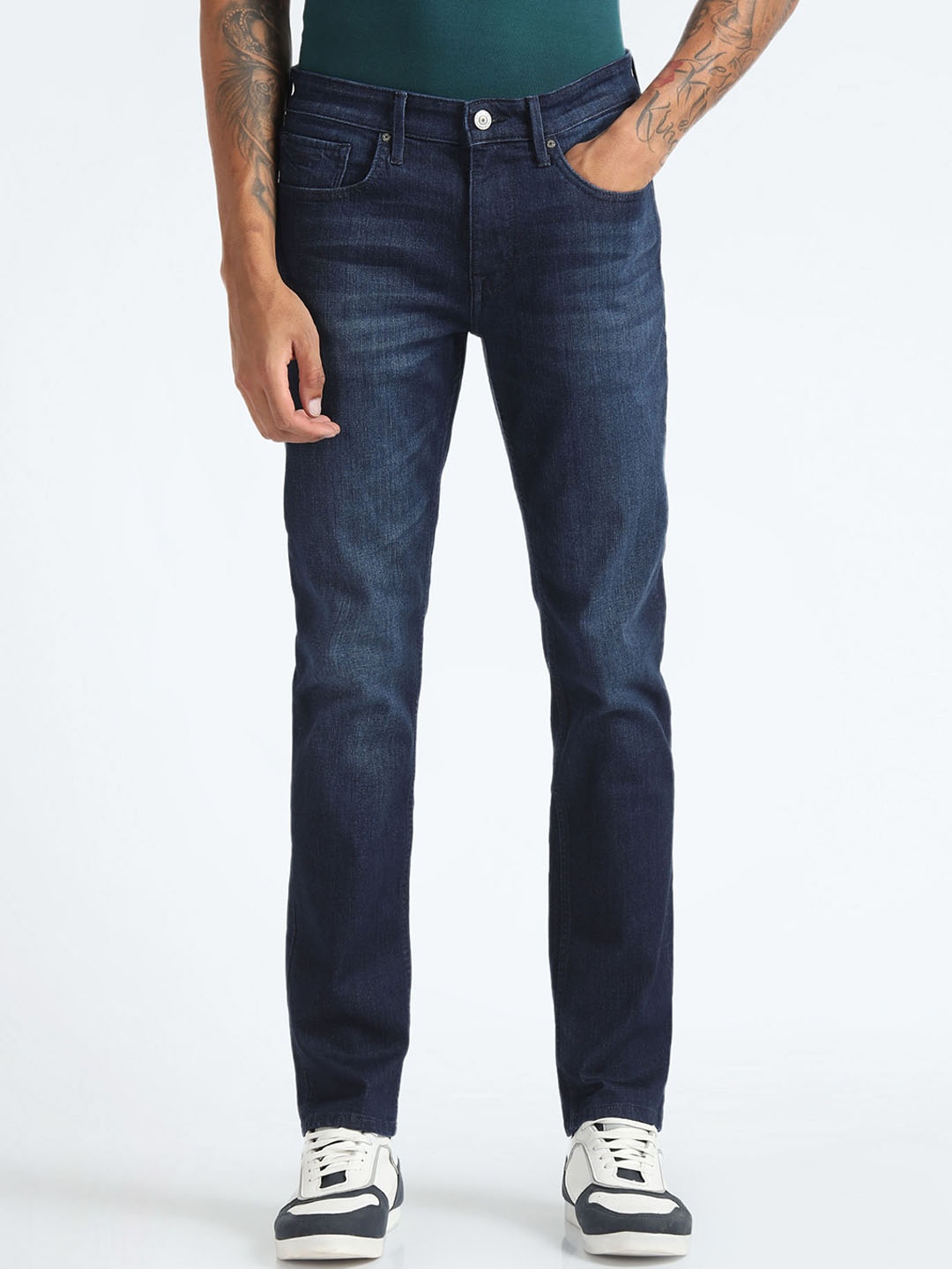 

Flying Machine Men Straight Fit Clean Look Light Fade Stretchable Jeans, Blue