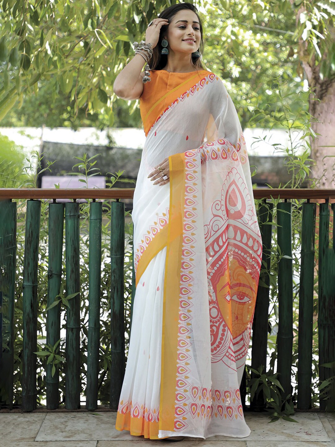 

Kalista Ethnic Motifs Printed Zari Saree, White