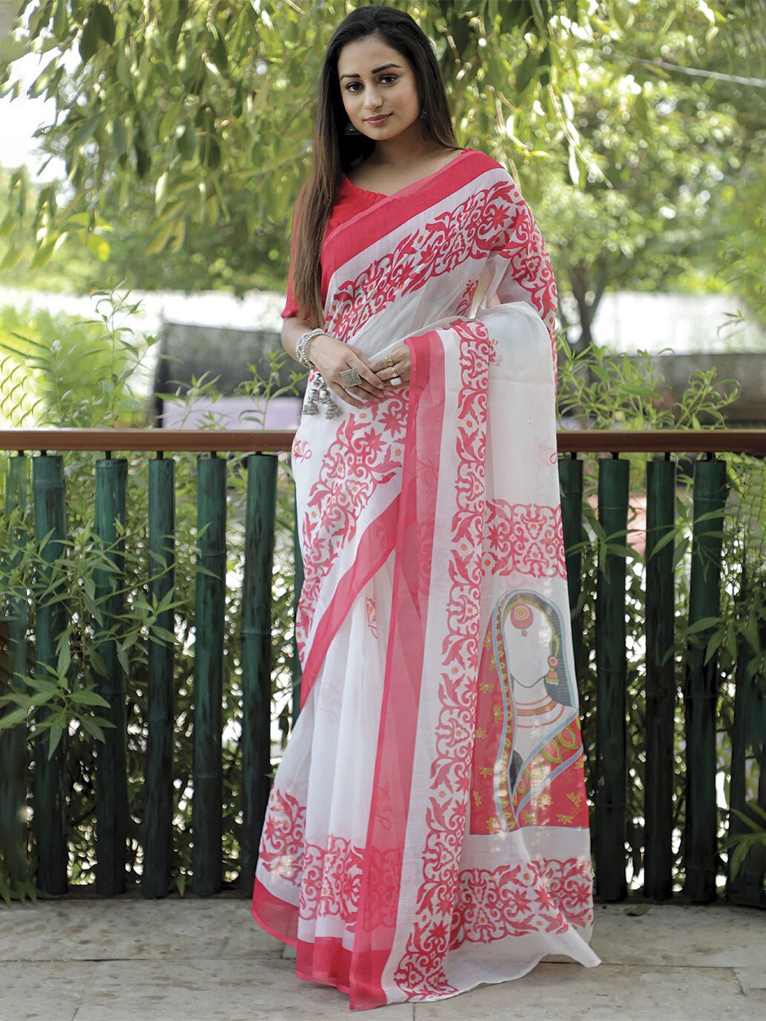 

Kalista Ethnic Motifs Printed Saree, White