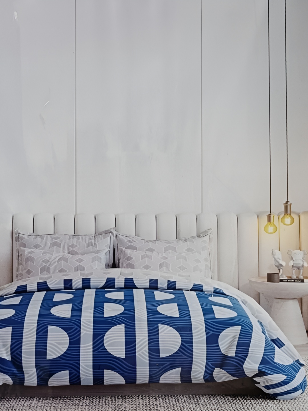 

Signature Blue & White Geometric Printed 160 TC Queen Bedsheet Set