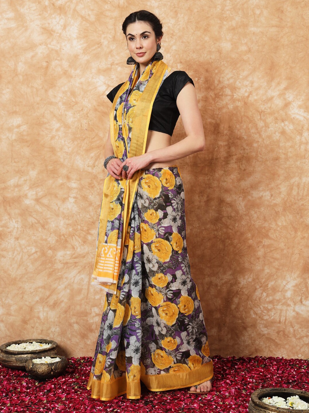

Stylefables Floral Printed Saree, Yellow