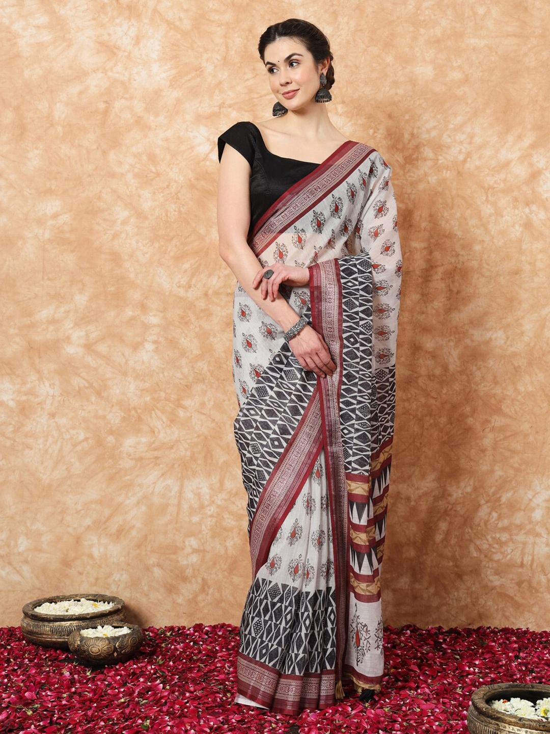 

Stylefables Ethnic Motifs Linen Blend Khadi Saree, Off white
