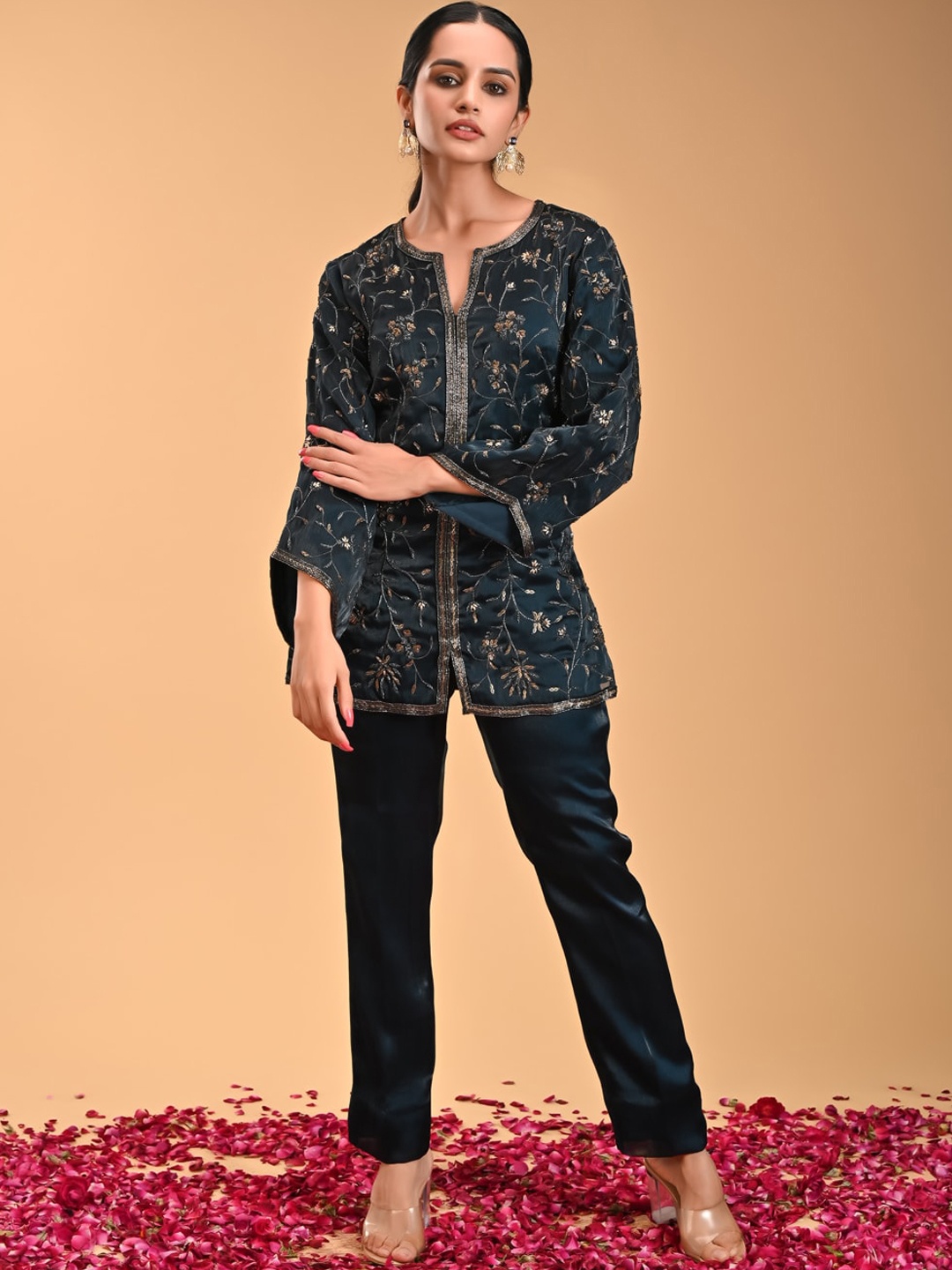 

RIRASA Floral Embroidered Kurti With Trouser, Blue