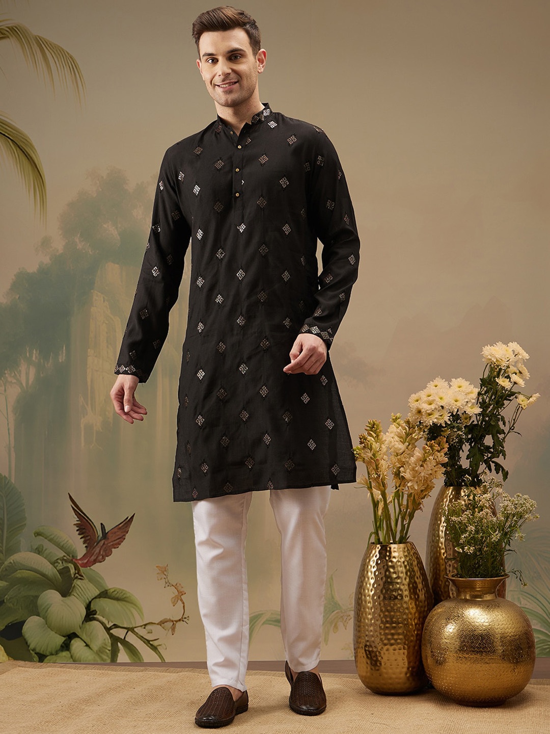 

Molly & Michel Ethnic Motifs Embroidered Sequinned Kurta With Pyjama, Black