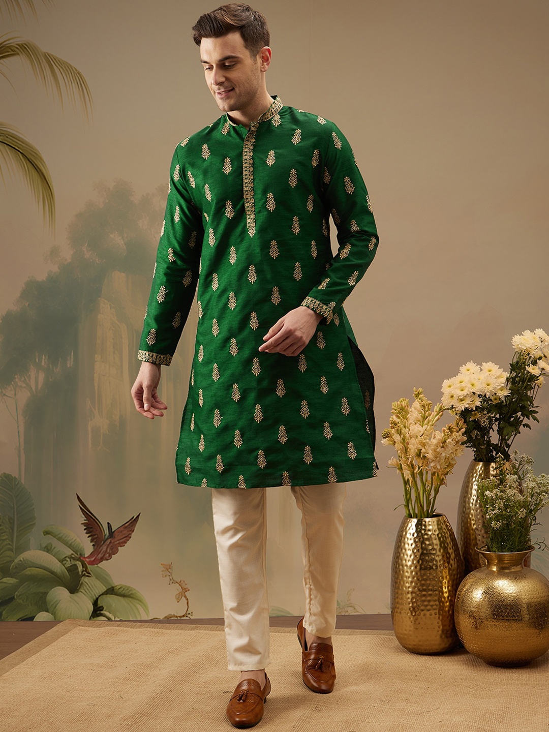 

Molly & Michel Ethnic Motifs Embroidered Mandarin Collar Kurta with Pyjamas, Green