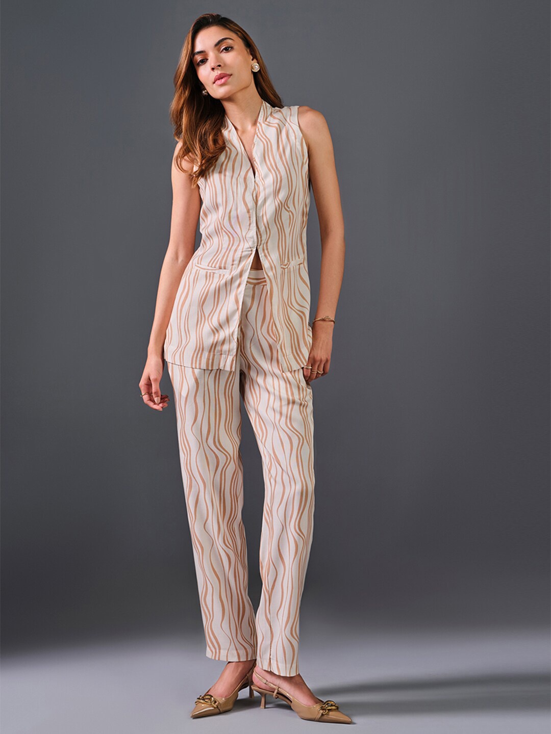 

AND Printed V-Neck Sleeveless Shirt With Trousers, Beige