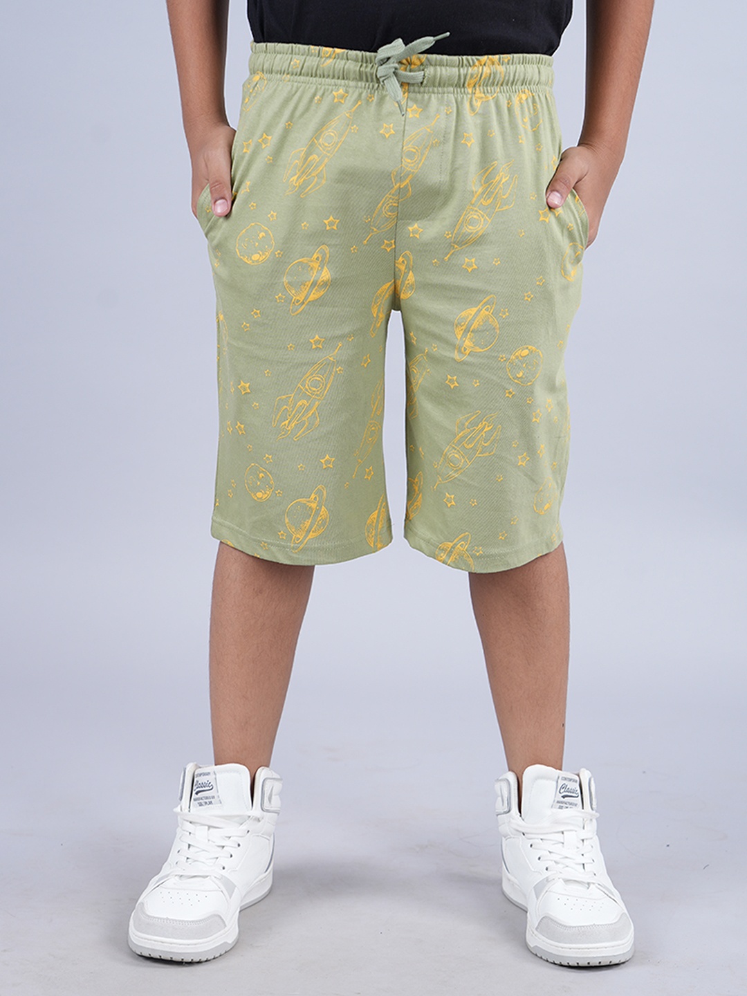

KiddoPanti Boys Conversational Printed Mid-Rise Pure Cotton Shorts, Green
