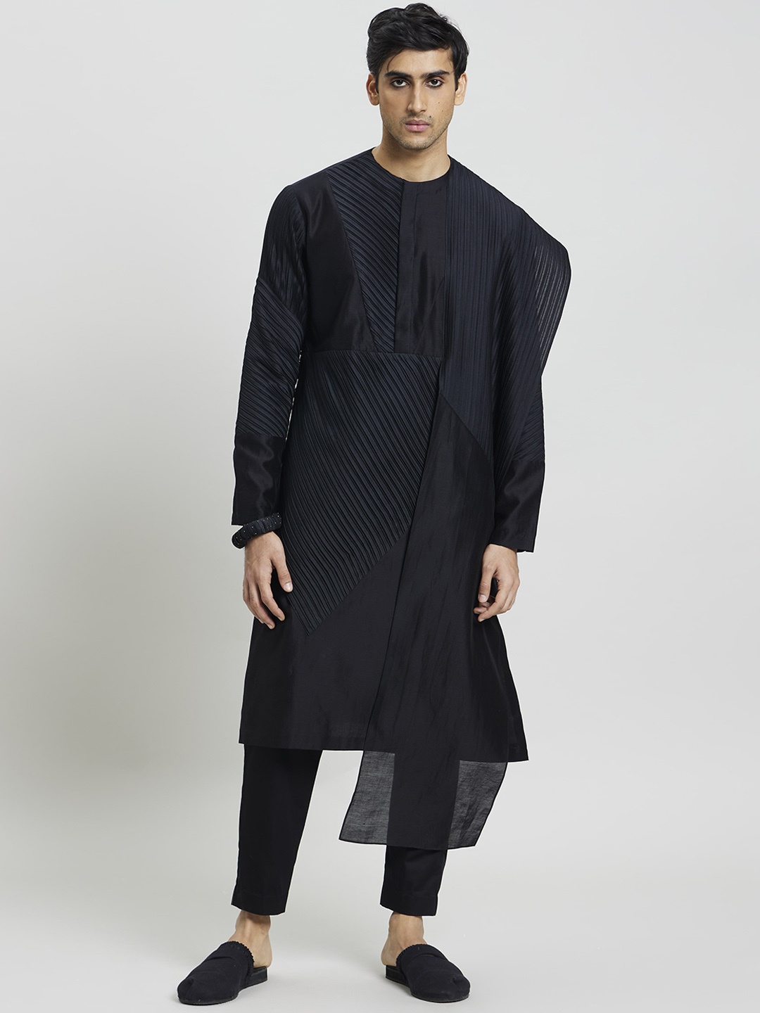 

Antar-Agni Straight Crishn Paksh Kurta with Payjama, Black