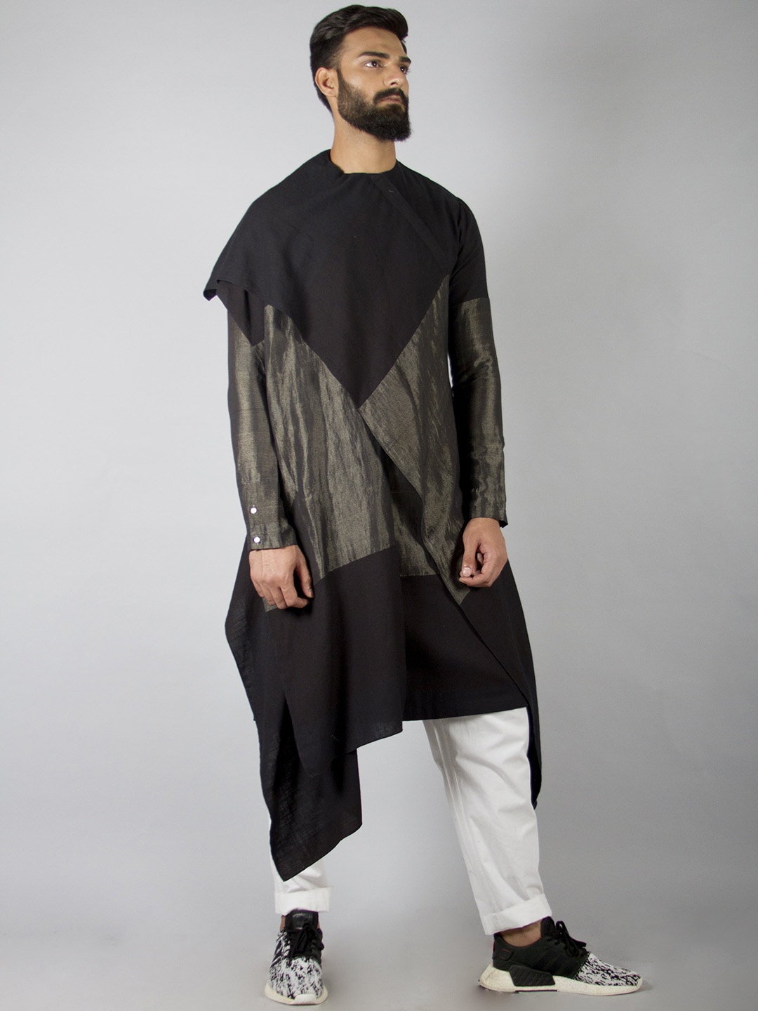 

Antar-Agni Colourblocked Linen Saint Zari Kurta with Payjama, Black