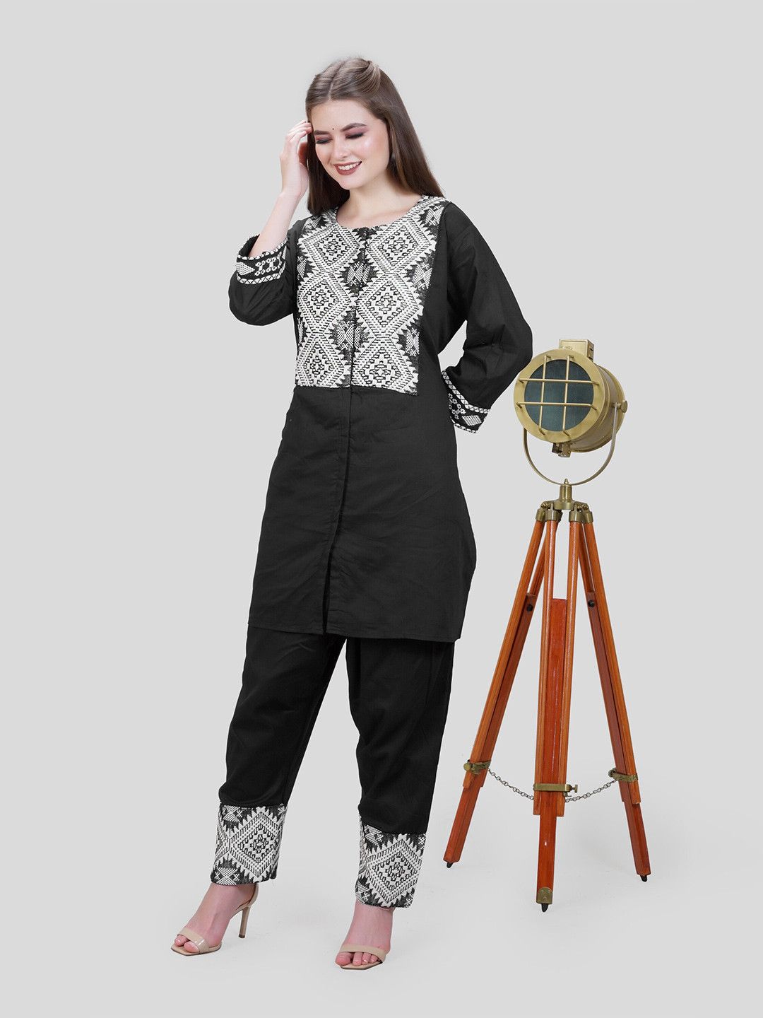 

MEHNAM Ethnic Motifs Printed Notched Neck Pure Cotton Straight Kurta With Trouser, Black