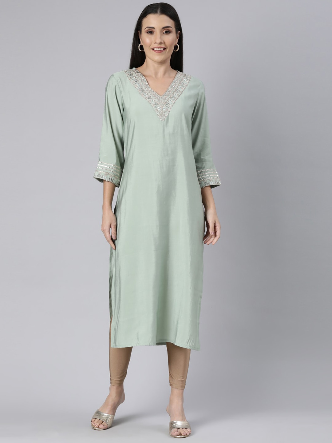 

Neerus Embellished Sequinned Kurta, Green