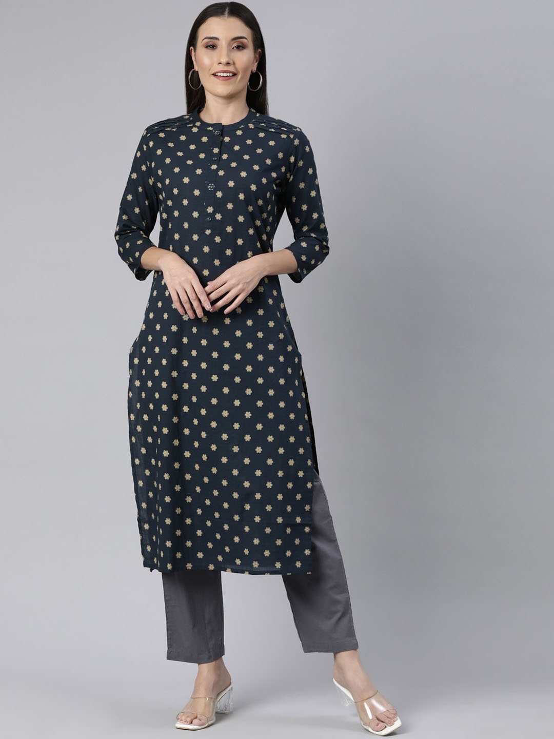 

Neerus Ethnic Motifs Printed Cotton Mandarin Collar Kurta, Green