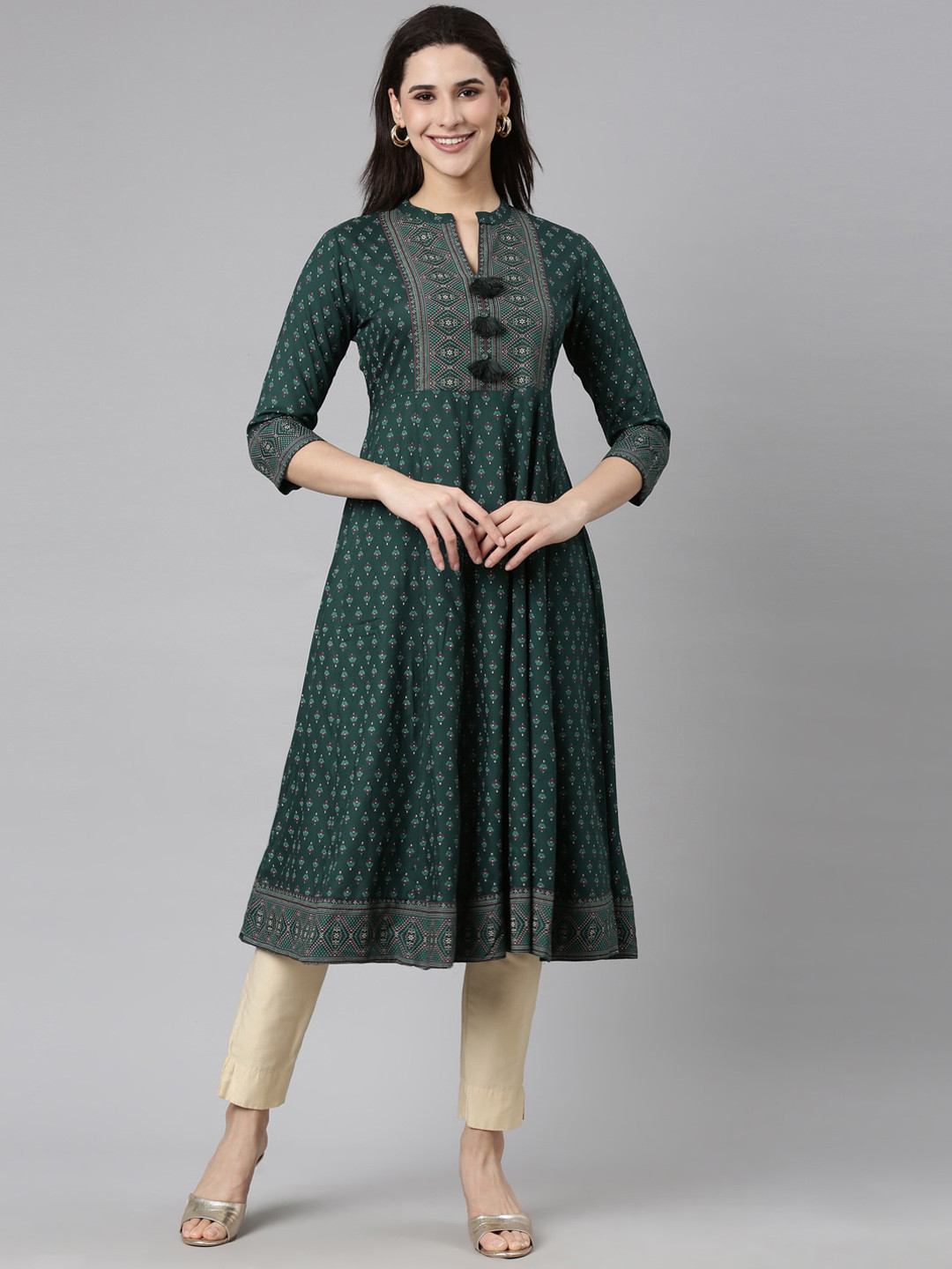 

Neerus Ethnic Motifs Printed Mandarin Collar A-Line Kurta, Green