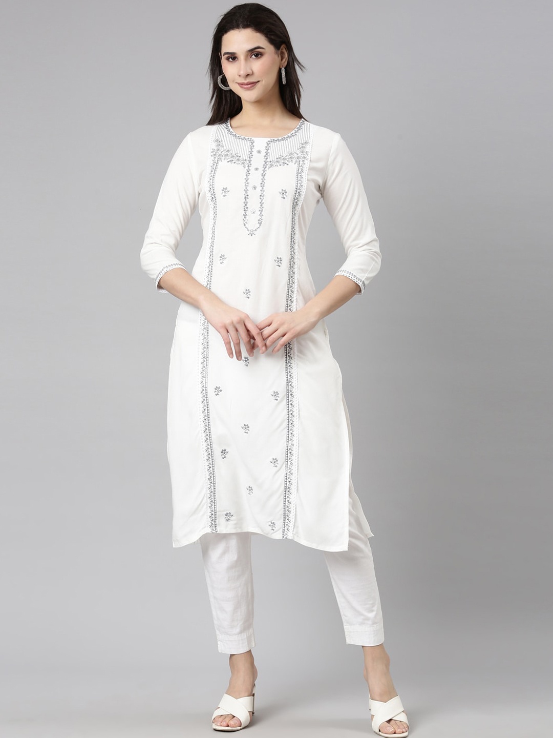 

Neerus Floral Embroidered Thread Work Kurta, Grey