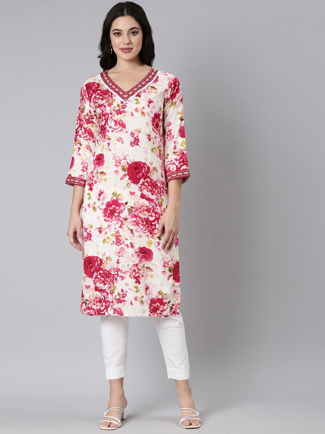 

Neerus Floral Printed V-Neck Straight Kurta, Red