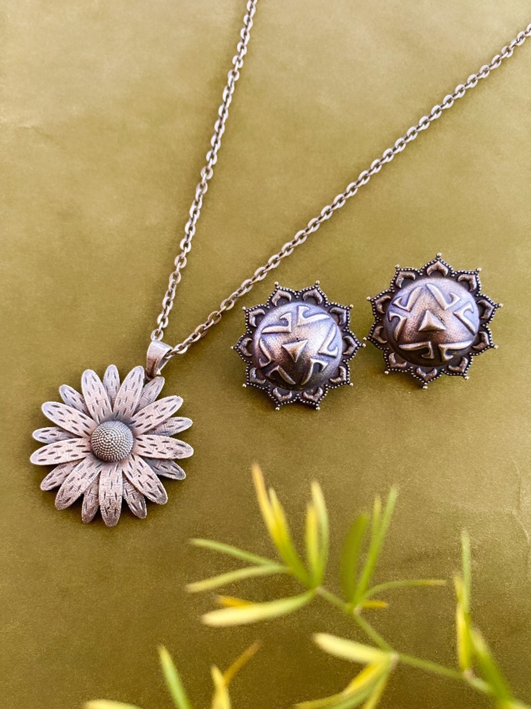 

ATIBELLE German Silver-Plated Floral Shaped Necklace & Earrings