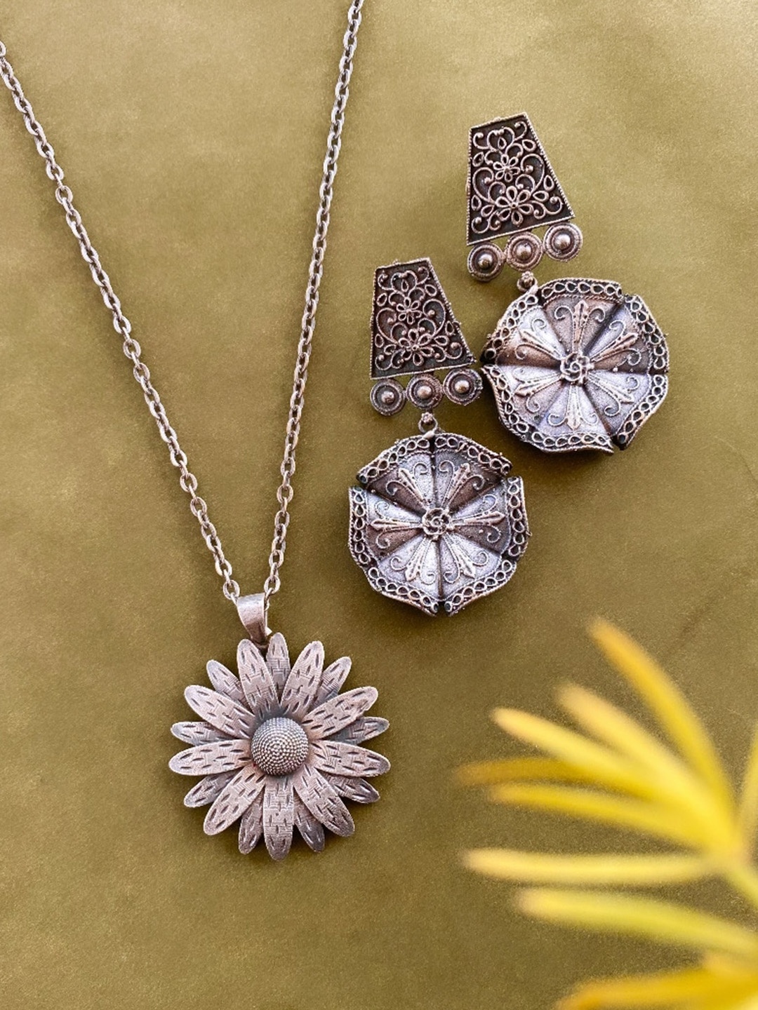 

ATIBELLE German Silver-Plated Stone-Studded Floral Shaped Necklace & Earrings