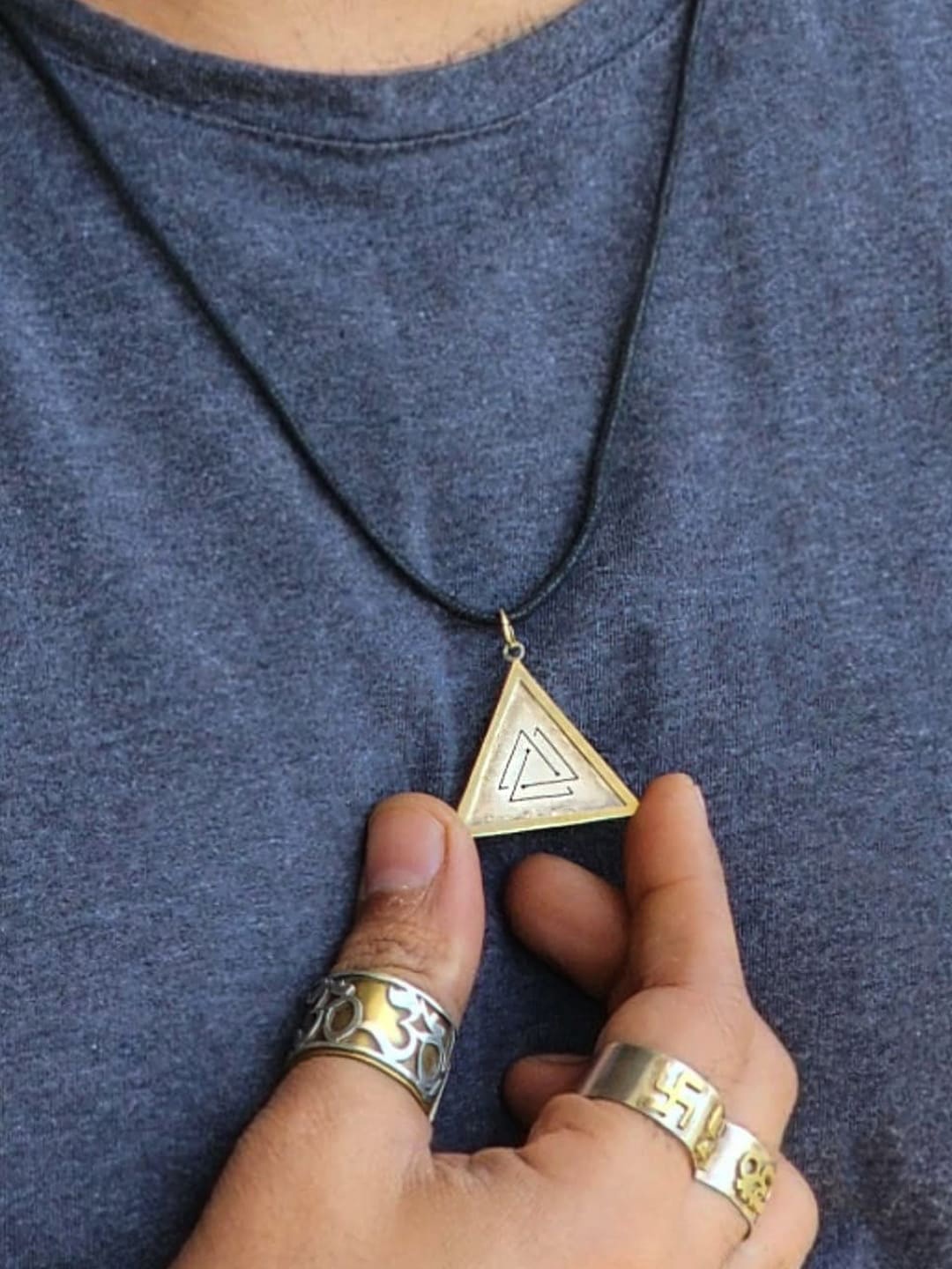 

Goldnera Men 925 Sterling Silver-Plated Triangular Pendant with Chain