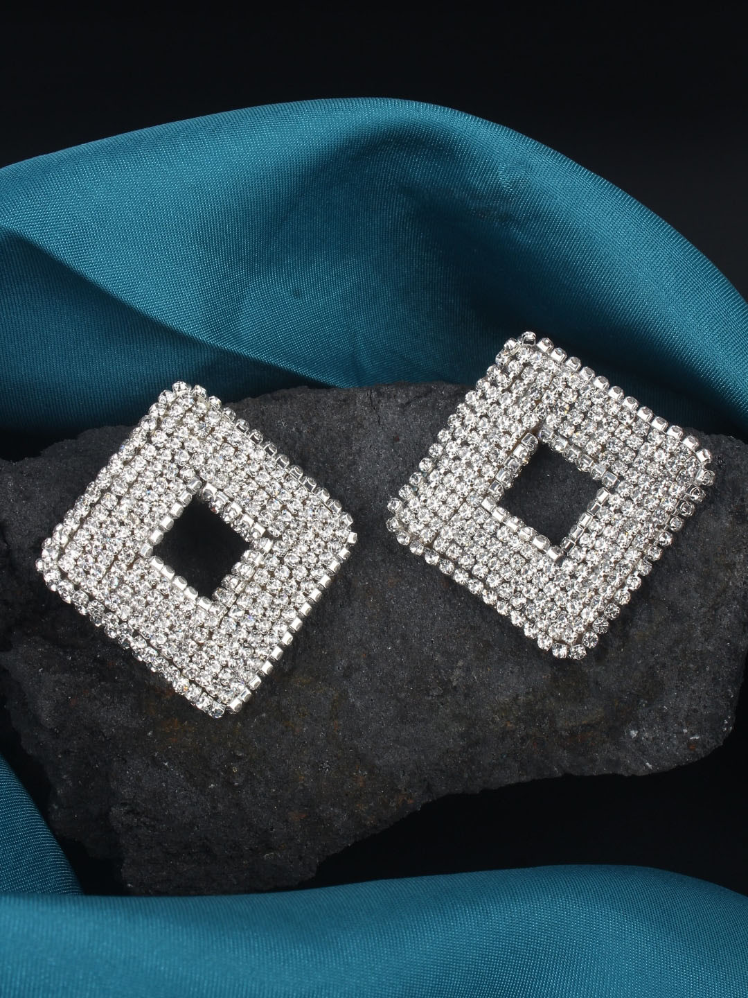 

DressBerry Silver-Plated Contemporary Rhinestone Studs Earrings