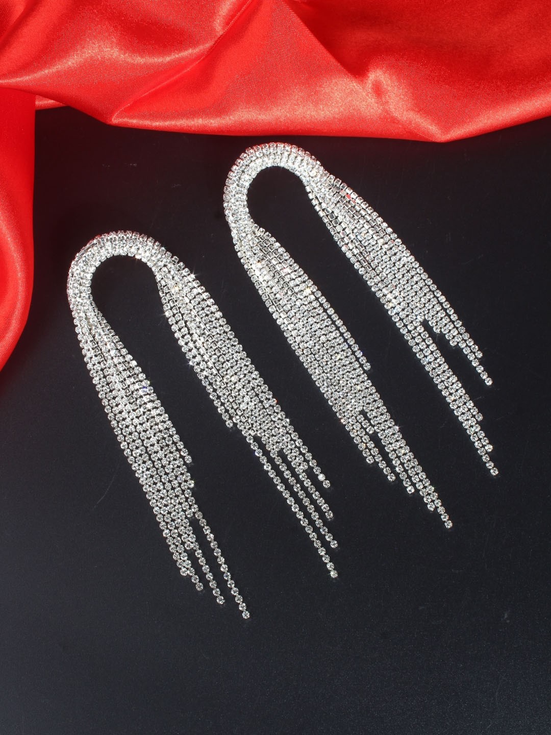 

DressBerry Silver-Plated Contemporary Drop Earrings