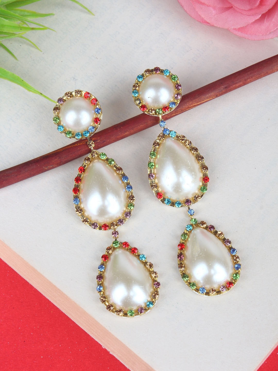 

DressBerry Gold-Plated Contemporary Drop Earrings