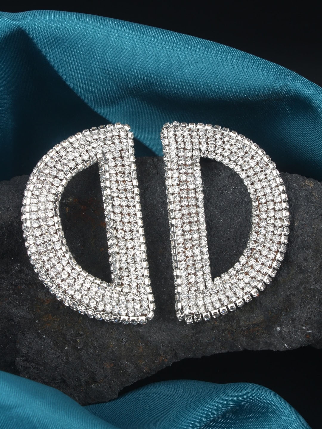 

DressBerry Silver Toned Rhinestone Silver Plated Drop Earrings