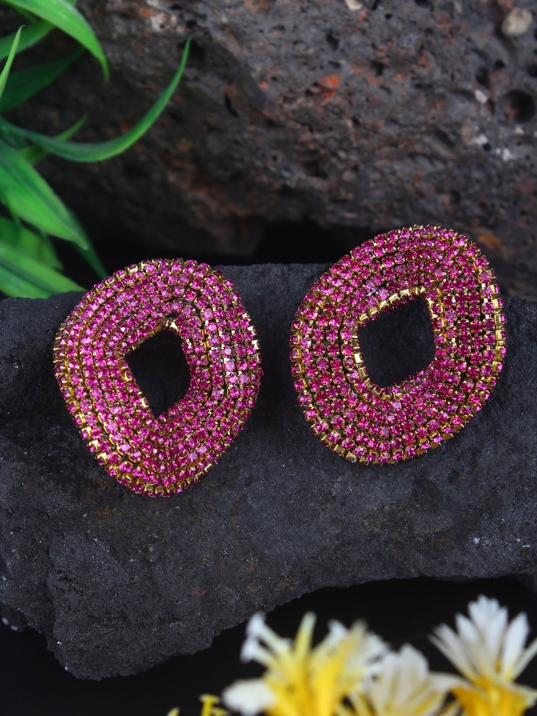 

DressBerry Gold-Plated Contemporary Studs Earrings