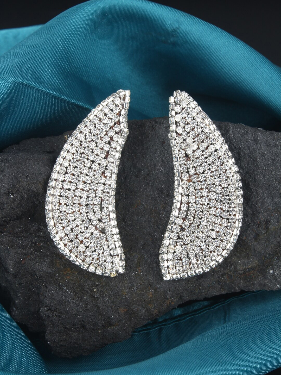 

DressBerry Silver-Plated Contemporary Drop Earrings