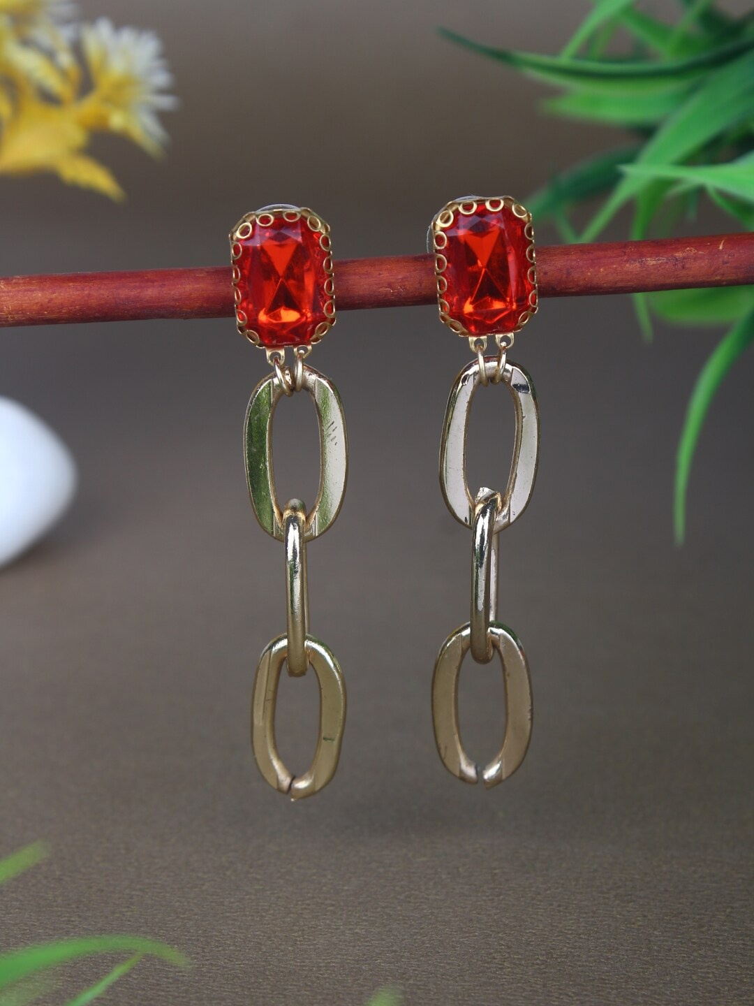 

DressBerry Gold-Plated Contemporary Drop Earrings