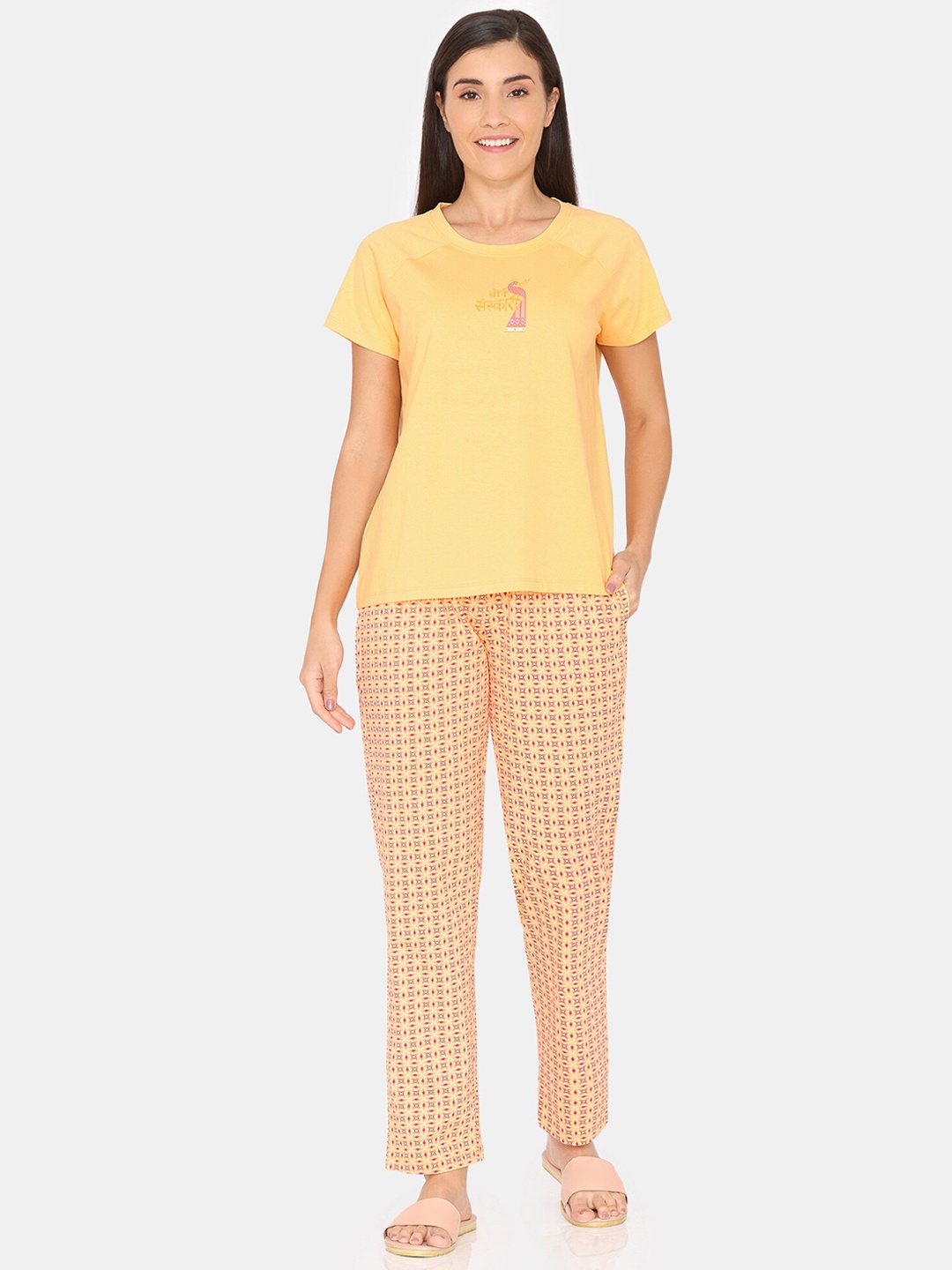 

Zivame Graphic Printed Pure Cotton T-Shirt & Pyjama, Yellow