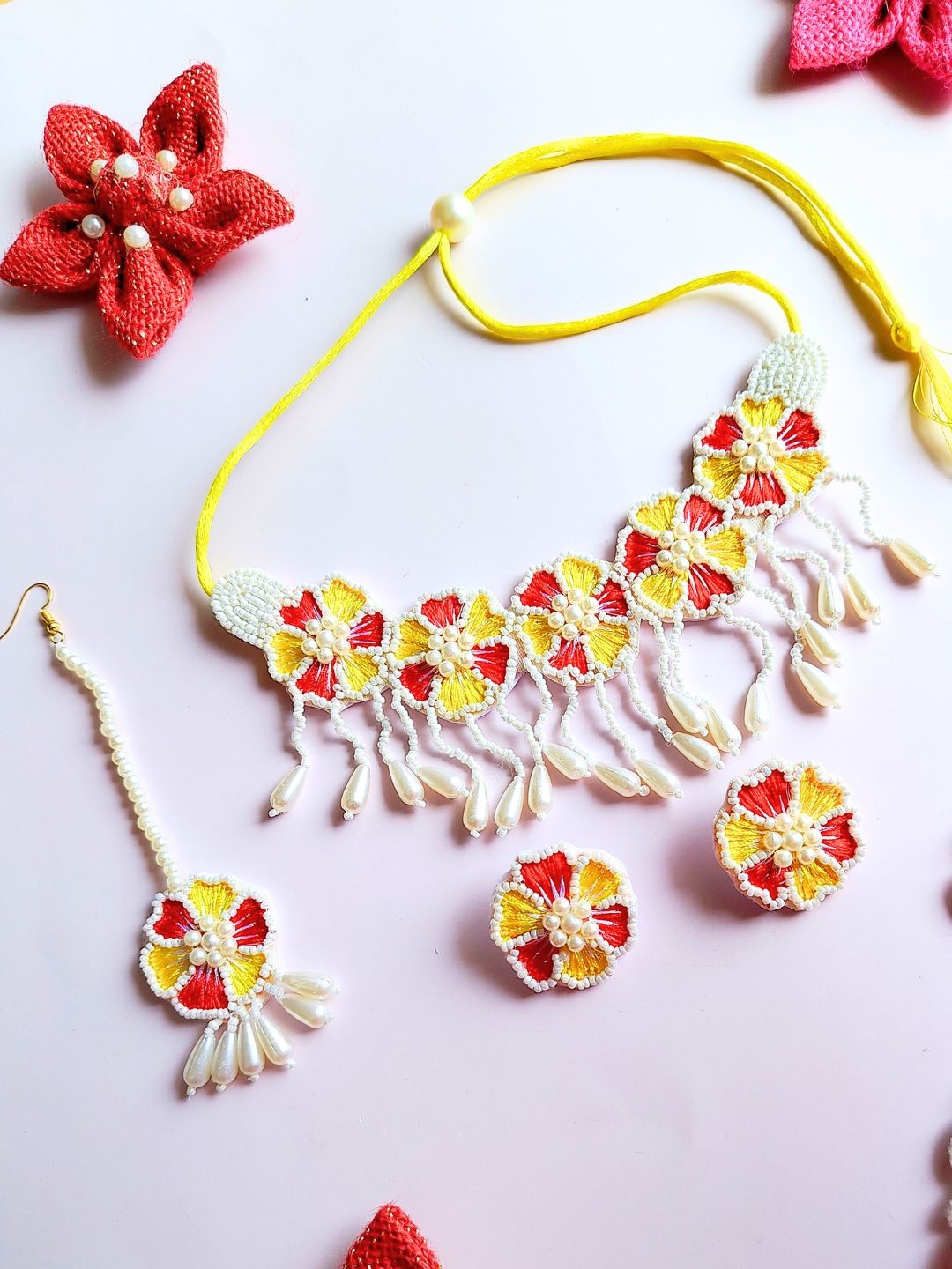 

Sangria Gold-Plated Pearl-Beaded Floral Shaped Jewellery Set