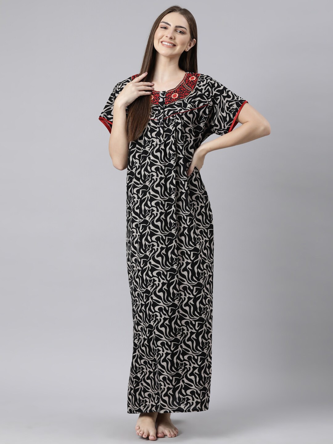 

Bailey sells Abstract Printed Pure Cotton Maxi Nightdress, Black