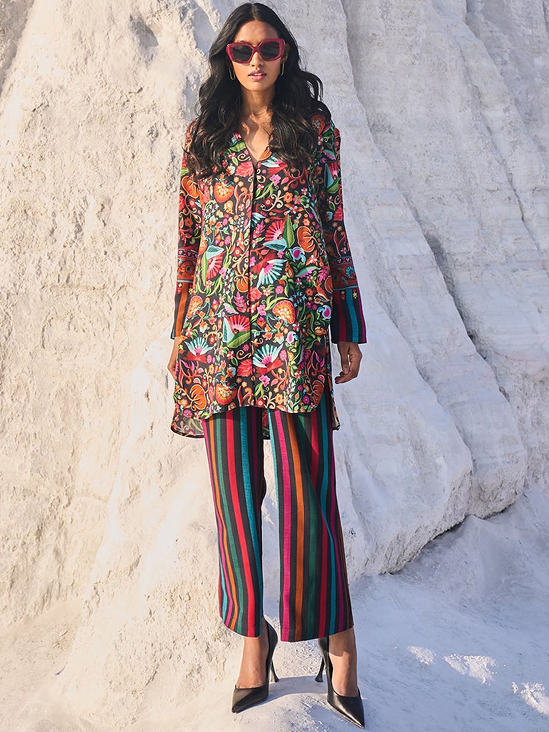 

Dash and Dot Floral Printed V-Neck Top & Mid-Rise Trouser, Black