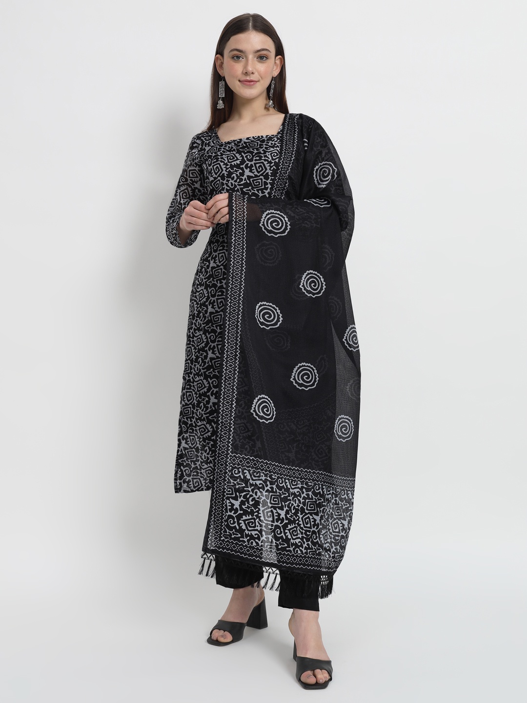 

Sun Fashion And Lifestyle Ethnic Motifs Printed Kurta with Salwar & With Dupatta, Black