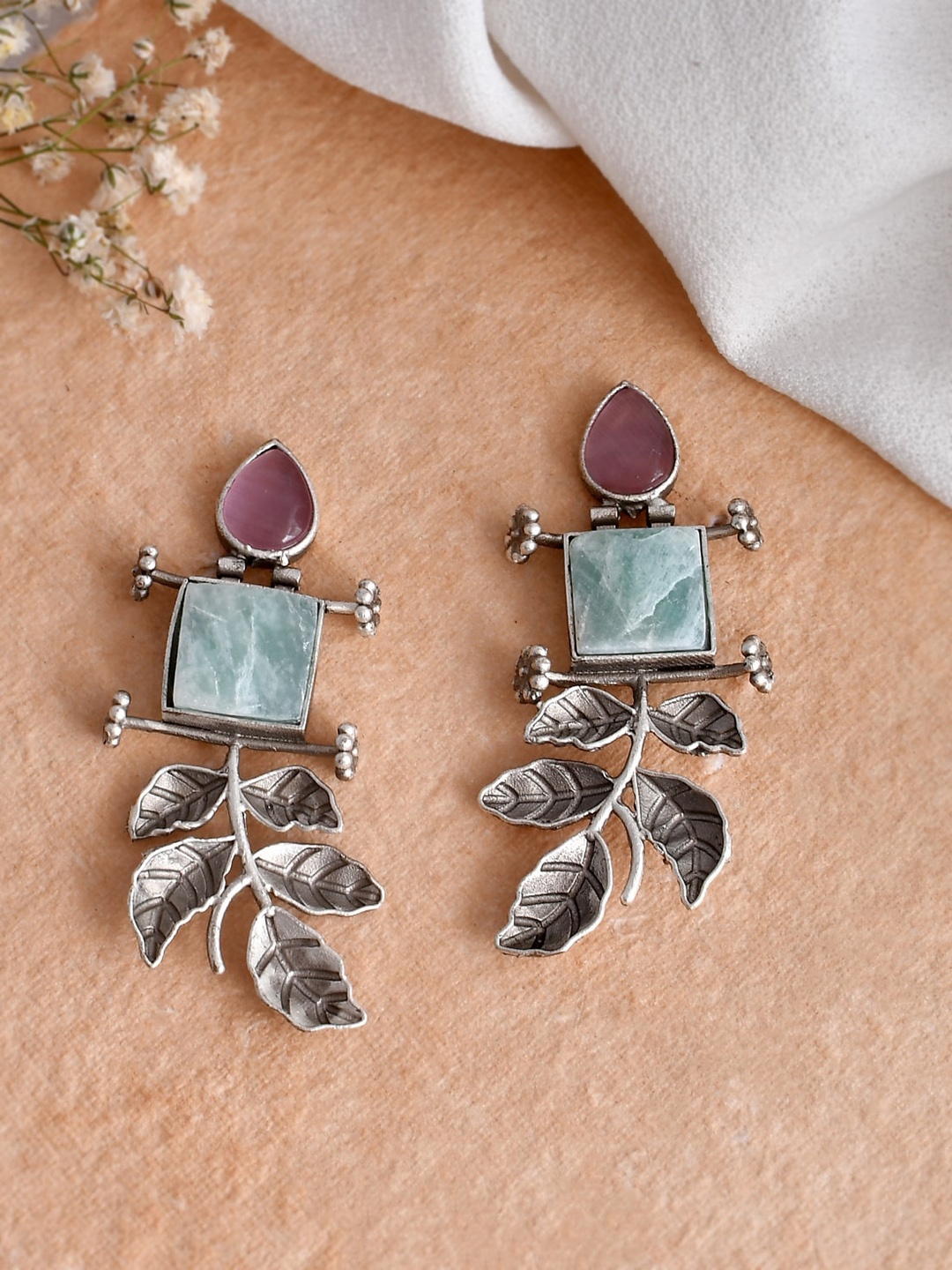 

DASTOOR Silver-Plated Artificial Stones-Studded Oxidised Contemporary Drop Earrings