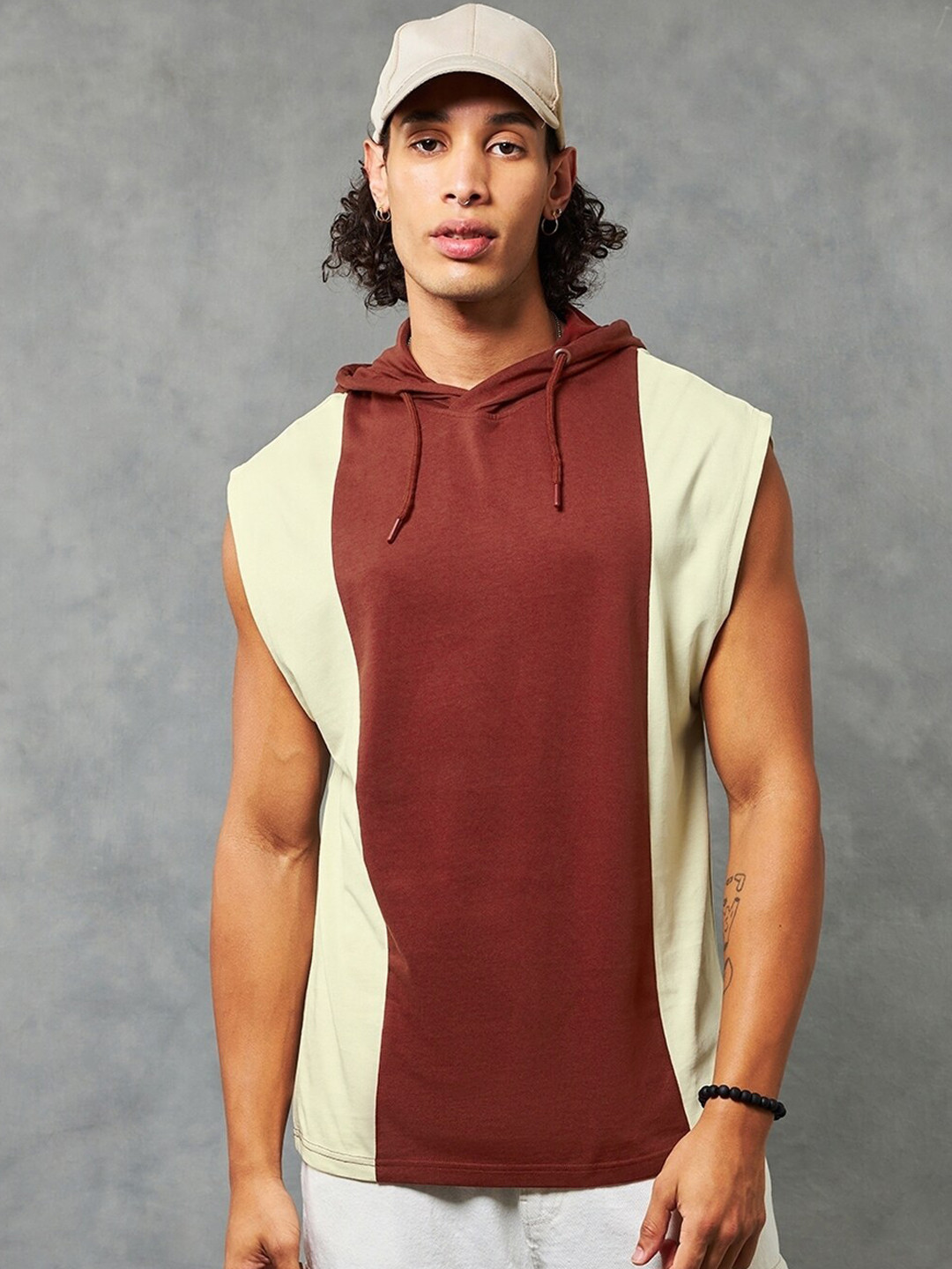 

Bewakoof Colourblocked Hooded Oversized Innerwear Vests, Red