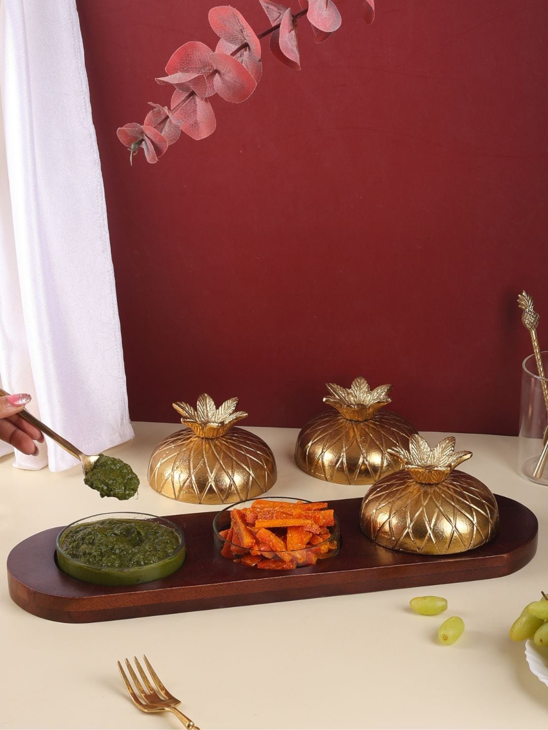 

Chokhat Gold Toned & Brown 4 Pieces Bowl & Tray Ananas Condiment set