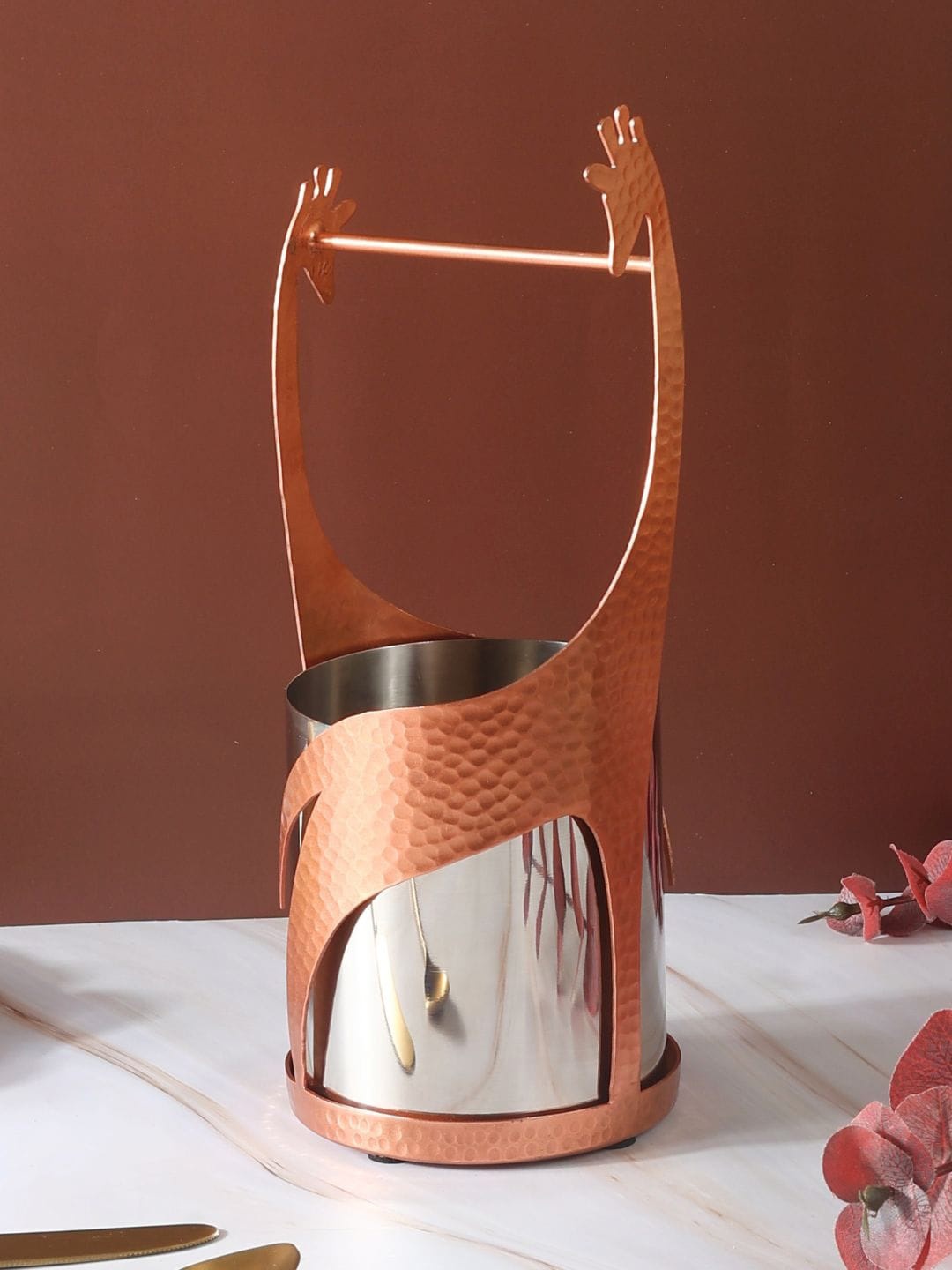 

Chokhat Copper-Toned Giraffe Cutlery Holder