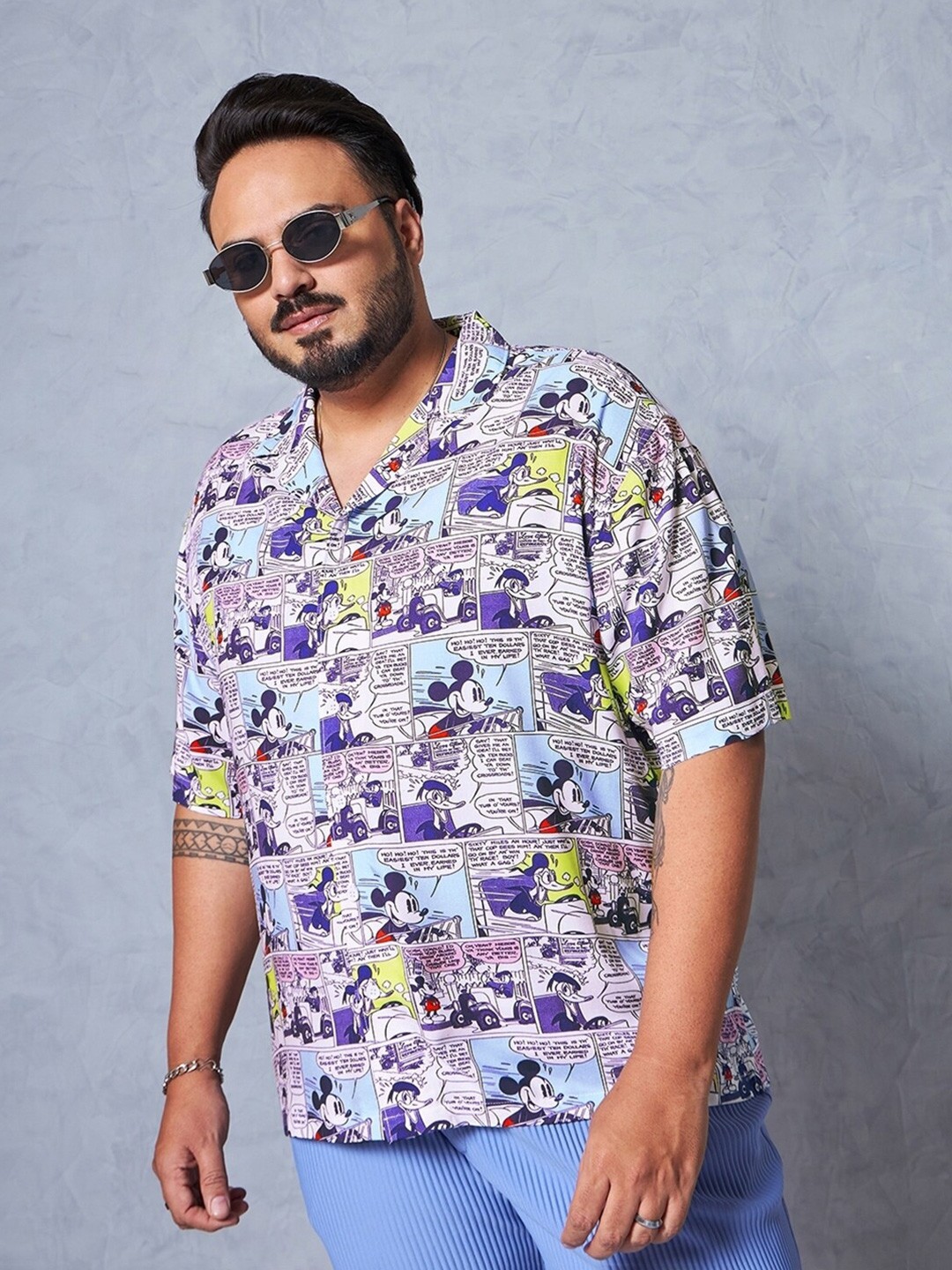 

Bewakoof Plus Abstract Printed Spread Collar Curved Oversized Casual Shirt, Blue