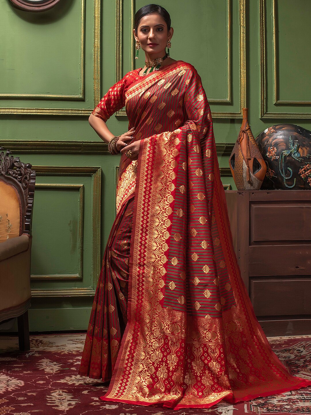 

Lilots Ethnic Motifs Woven Design Jacquard Banarasi Saree, Red