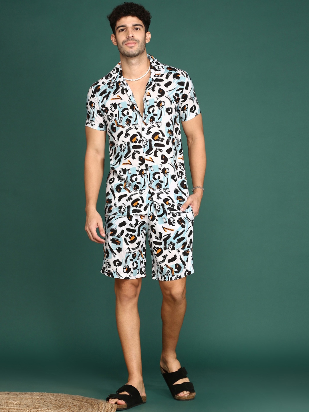 

Sangria Abstract Printed Short Sleeves Shirt With Shorts, White