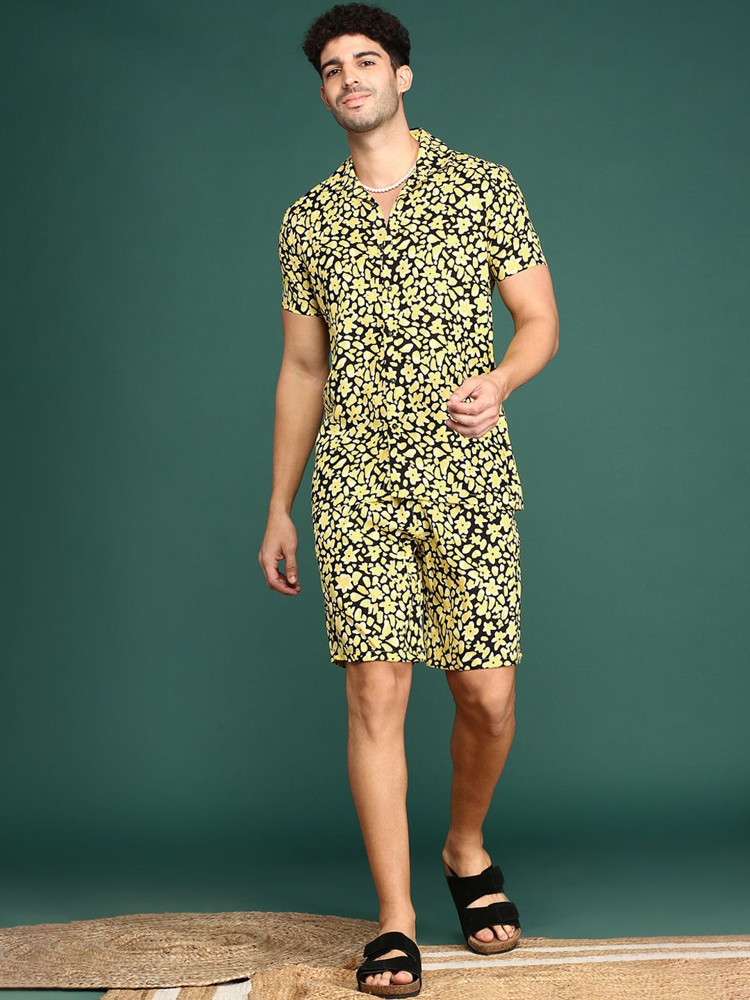 

Sangria Abstract Printed Short Sleeves Shirt With Shorts, Yellow