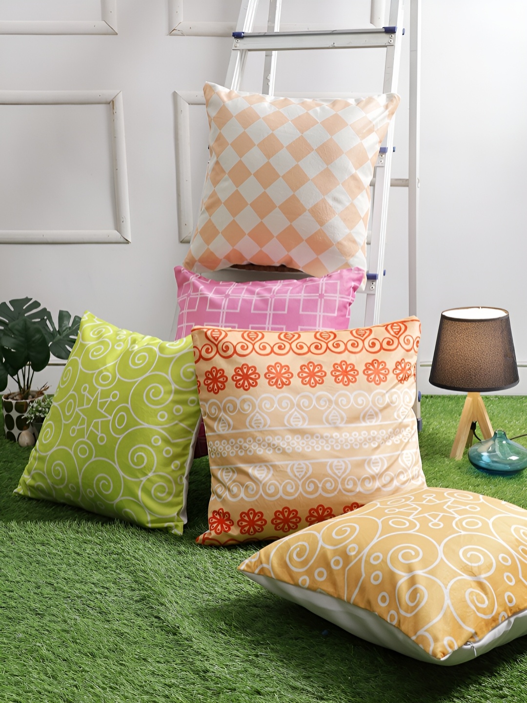 Aura Beige & White 5 Pcs Ethnic Motifs Velvet Square Cushion Covers