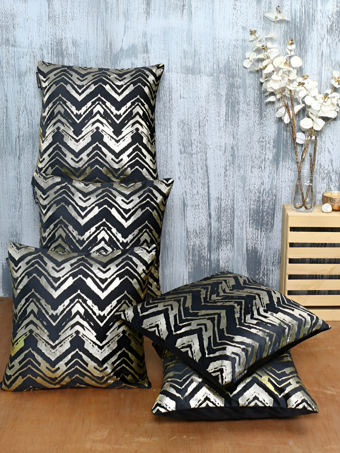 

Aura Black & Gold Toned 5 Pieces Geometric Velvet Square Cushion Covers