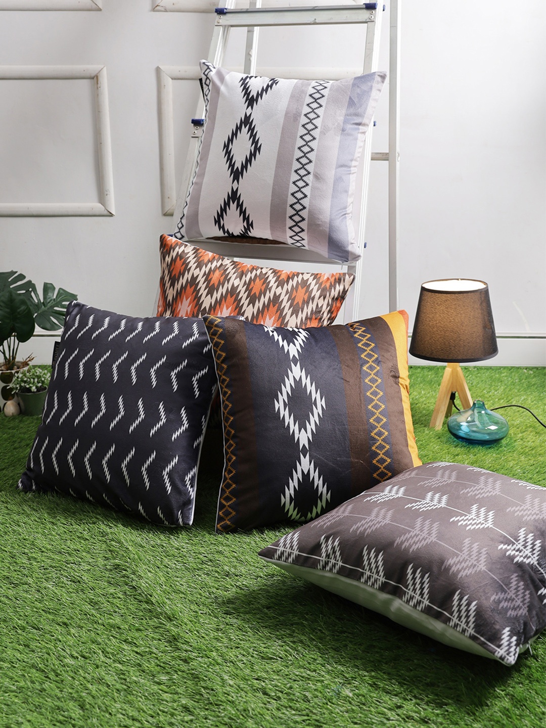 

Aura Grey & Beige 5 Pieces Geometric Printed Velvet Square Cushion Covers