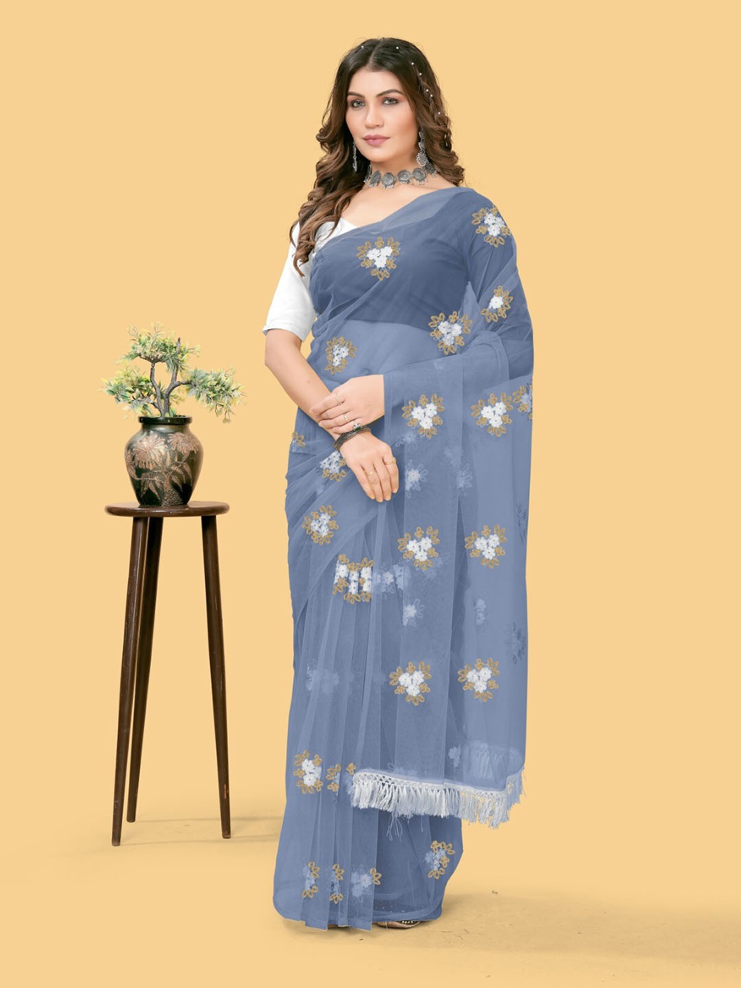 

mimi design Floral Woven Design Tasseled Net Saree, Grey