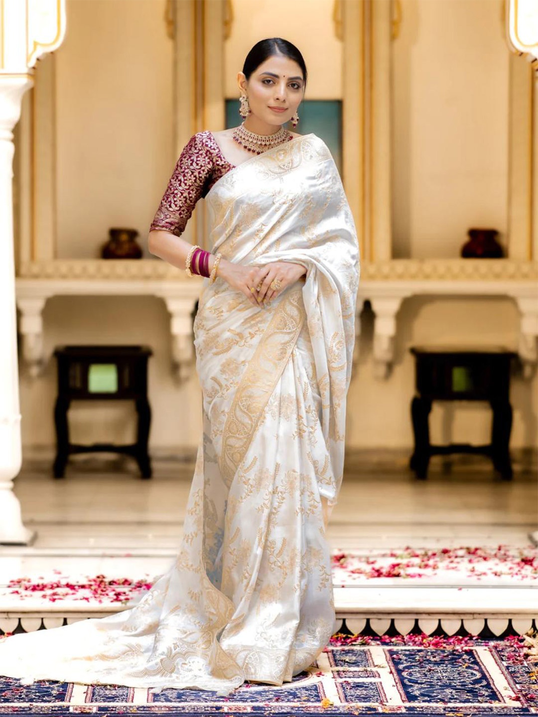 

MORLY Ethnic Motifs Woven Design Zari Kanjeevaram Saree, White